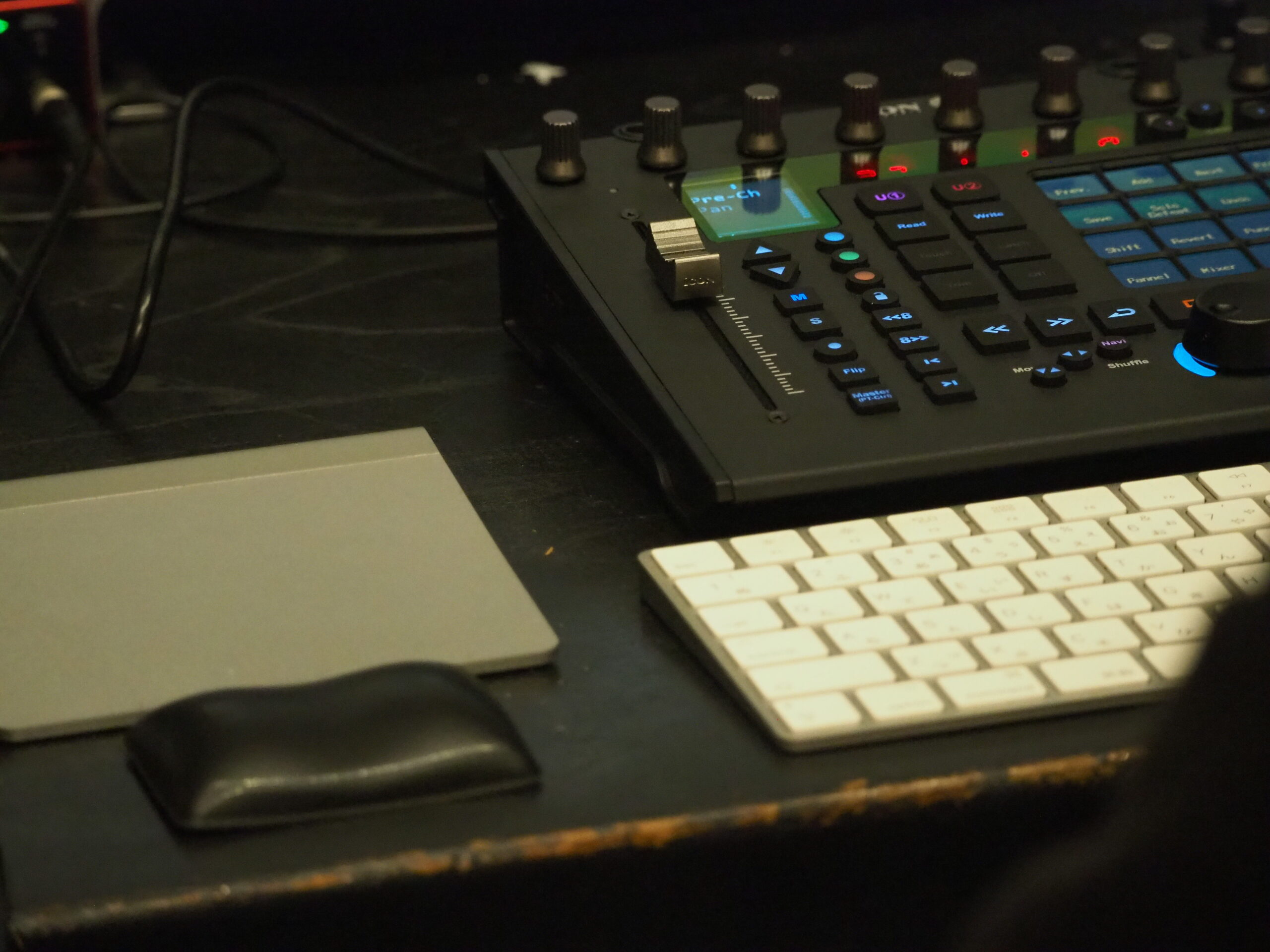 Akashic Music Production の機材写真、Mac StudioとIcon P1 - Nano